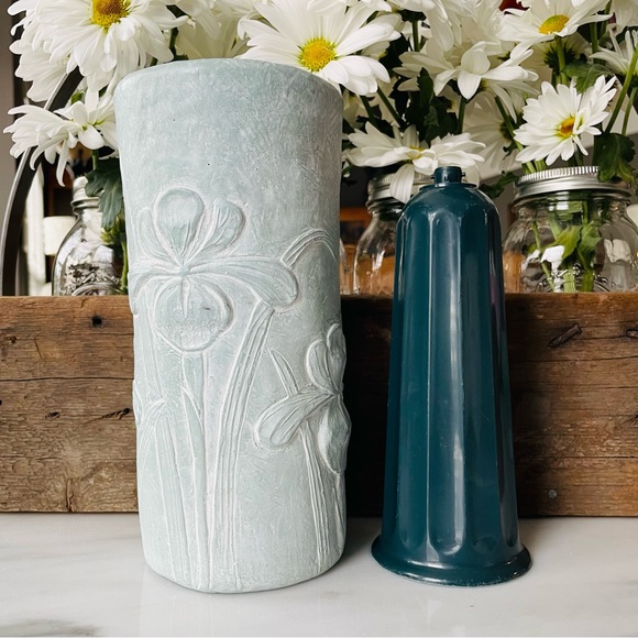 Isabel Bloom•Vintage 1999•Cast Concrete• Frosted Blue/Green•Iris Vase w/Insert🌼 - Picture 9 of 12